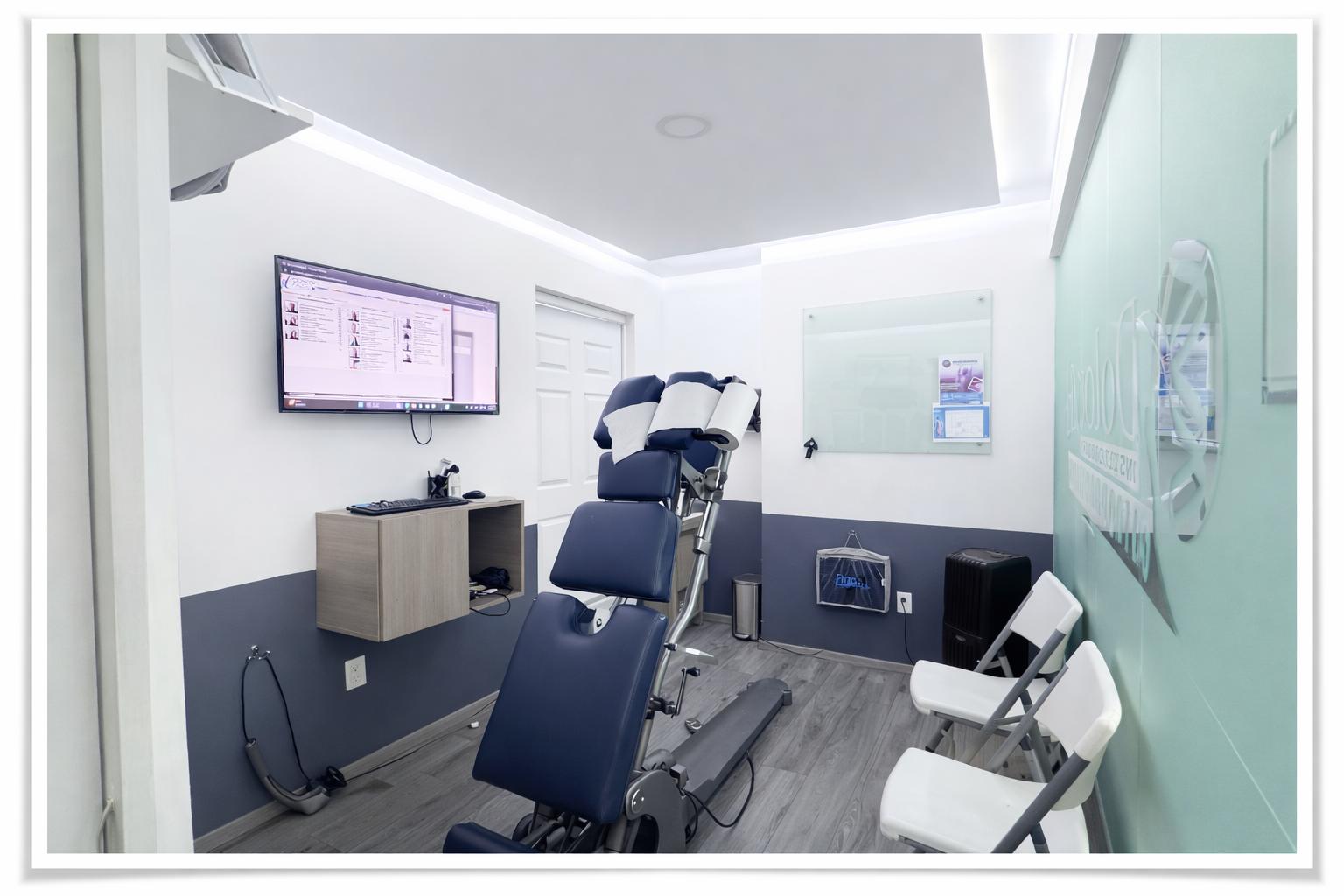 Área de quiropráctica y ajustes en Dolorfin Fortuna – Lindavista, CDMX