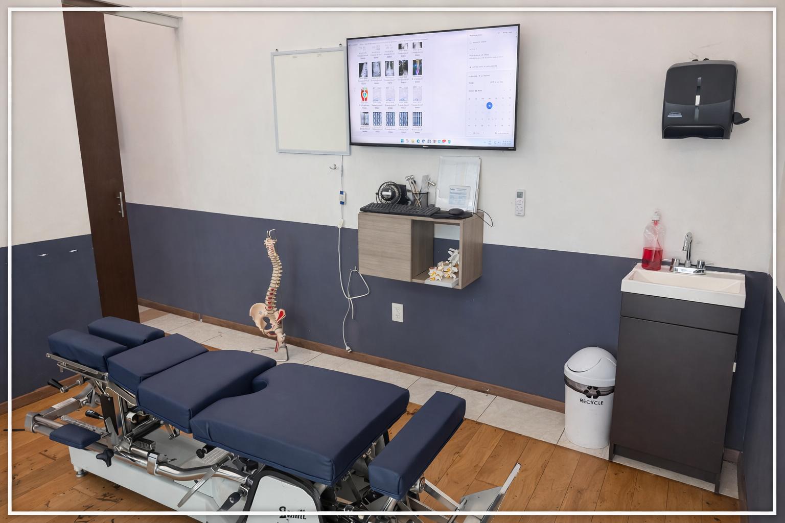 Sala de ajustes vertebrales y quiropráctica Dolorfin Guadalajara – Prados Providencia