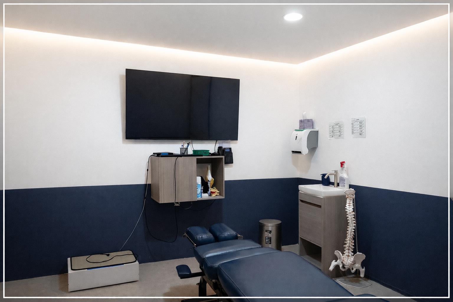 Sala de ajustes vertebrales en Dolorfin Galerías Querétaro – Quiropráctica Querétaro